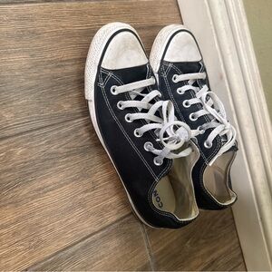 Converse All Star Chuck Taylor Women’s 10–Men’s 8 Black White Low Top Sneakers